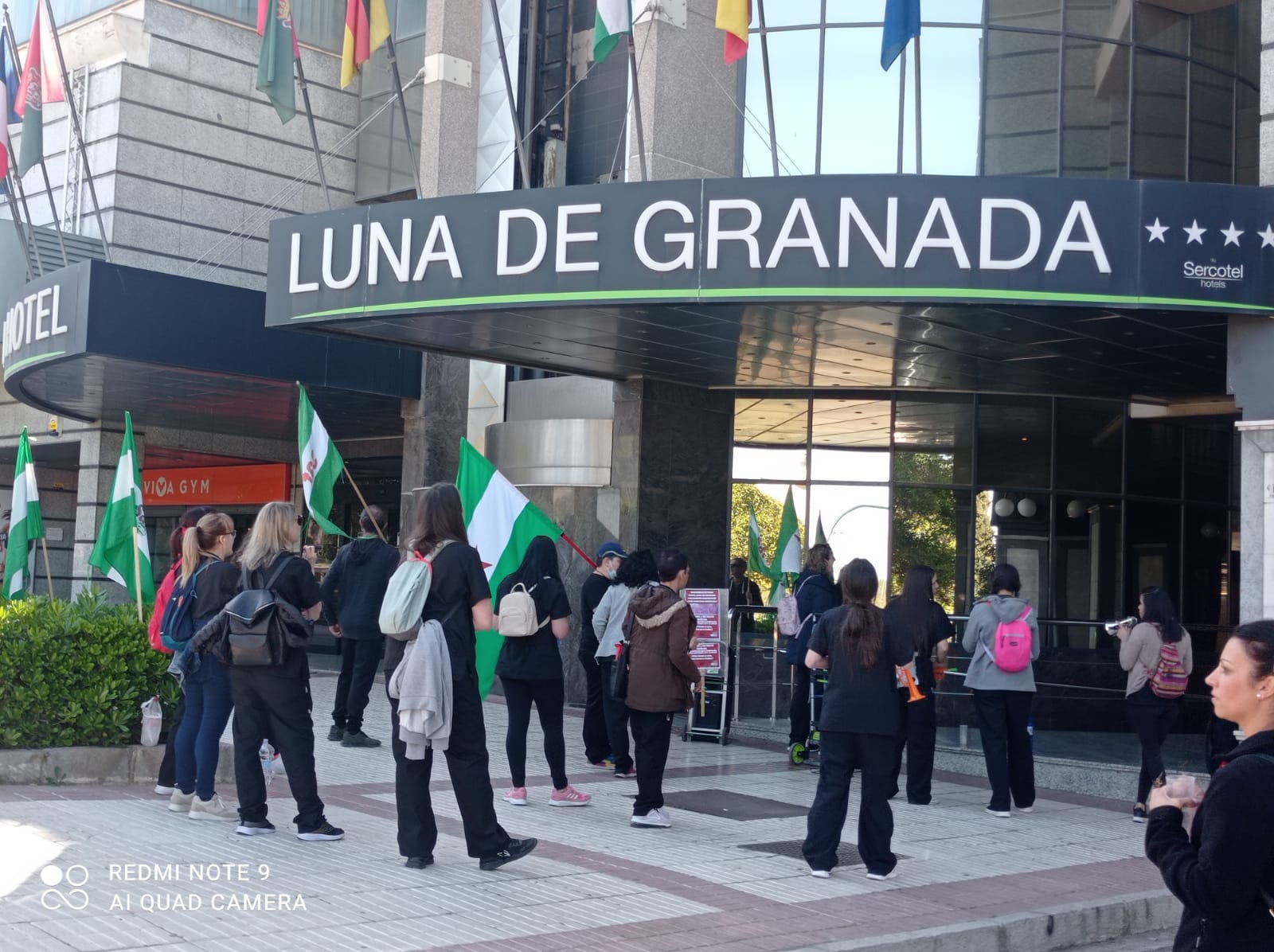 Nueva jornada de huelga a las puertas del Hotel Luna de Granada